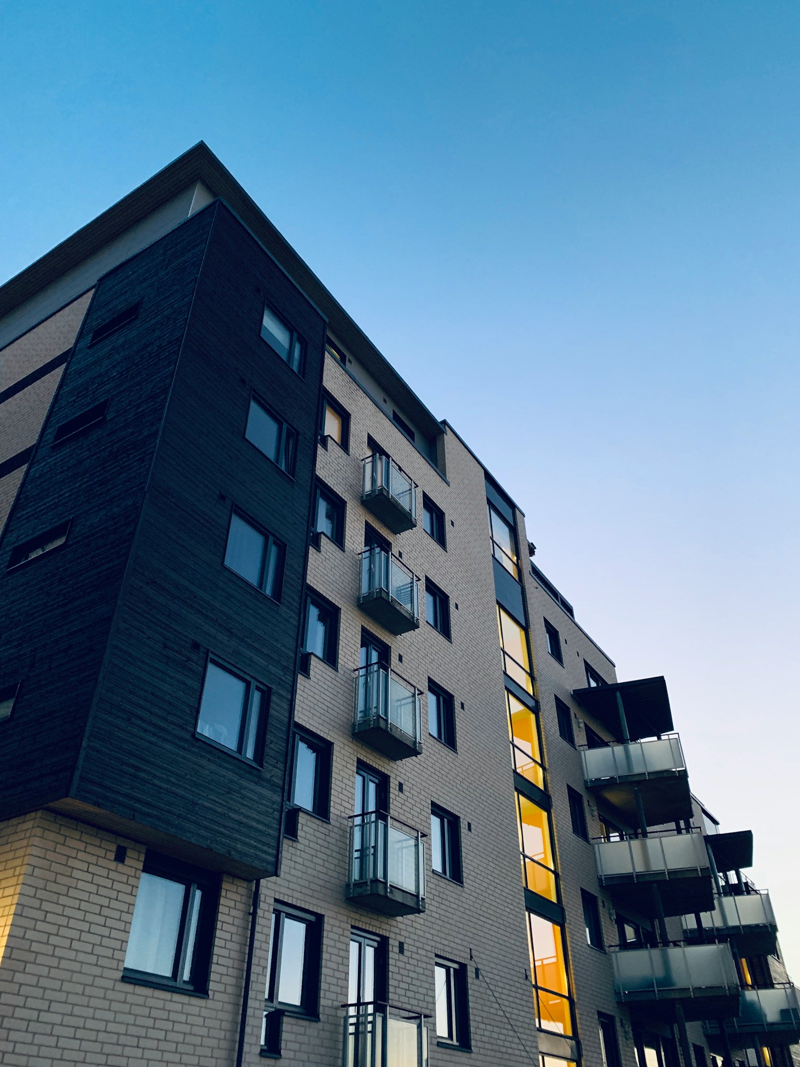 Fachada de edificio residencial contemporáneo